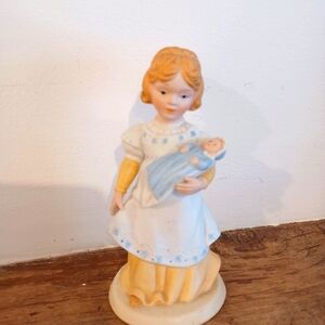 Vintage. Avon  1981 Figurine  A Mother's Love